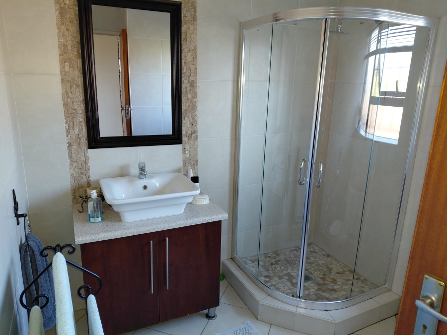 5 Bedroom Property for Sale in Heuwelkruin Eastern Cape
